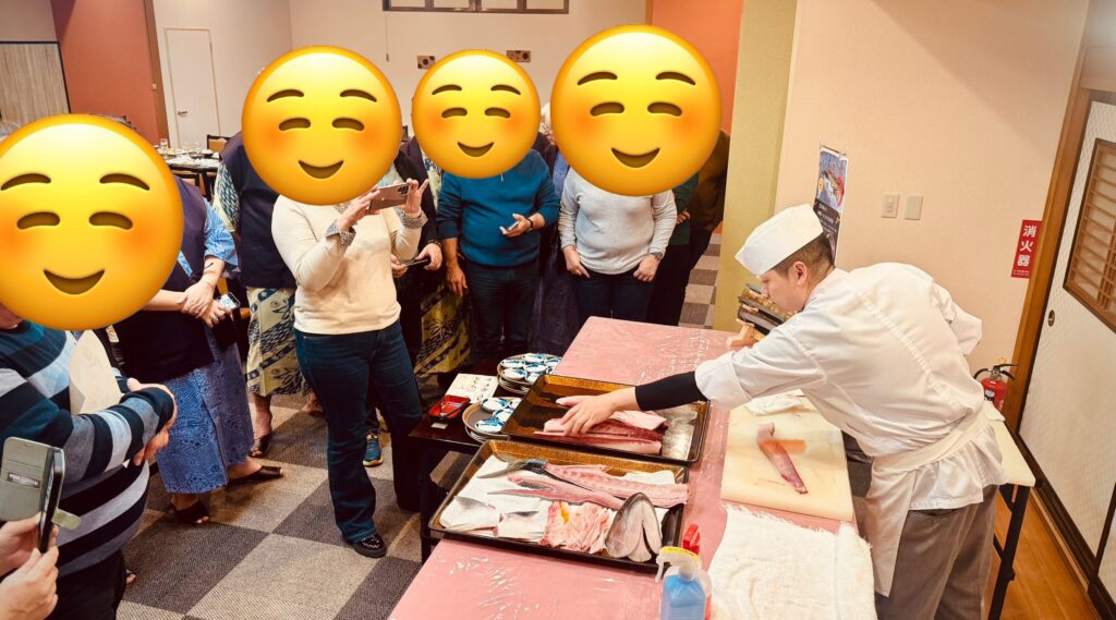 🐟ホテル湖龍の人気イベント！旬の魚を目の前で！「はまちの解体ショー」🎉