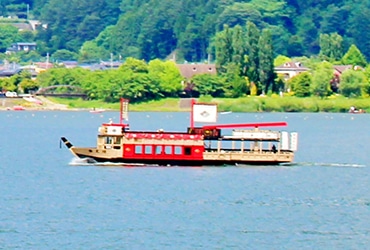 河口湖遊船表演
